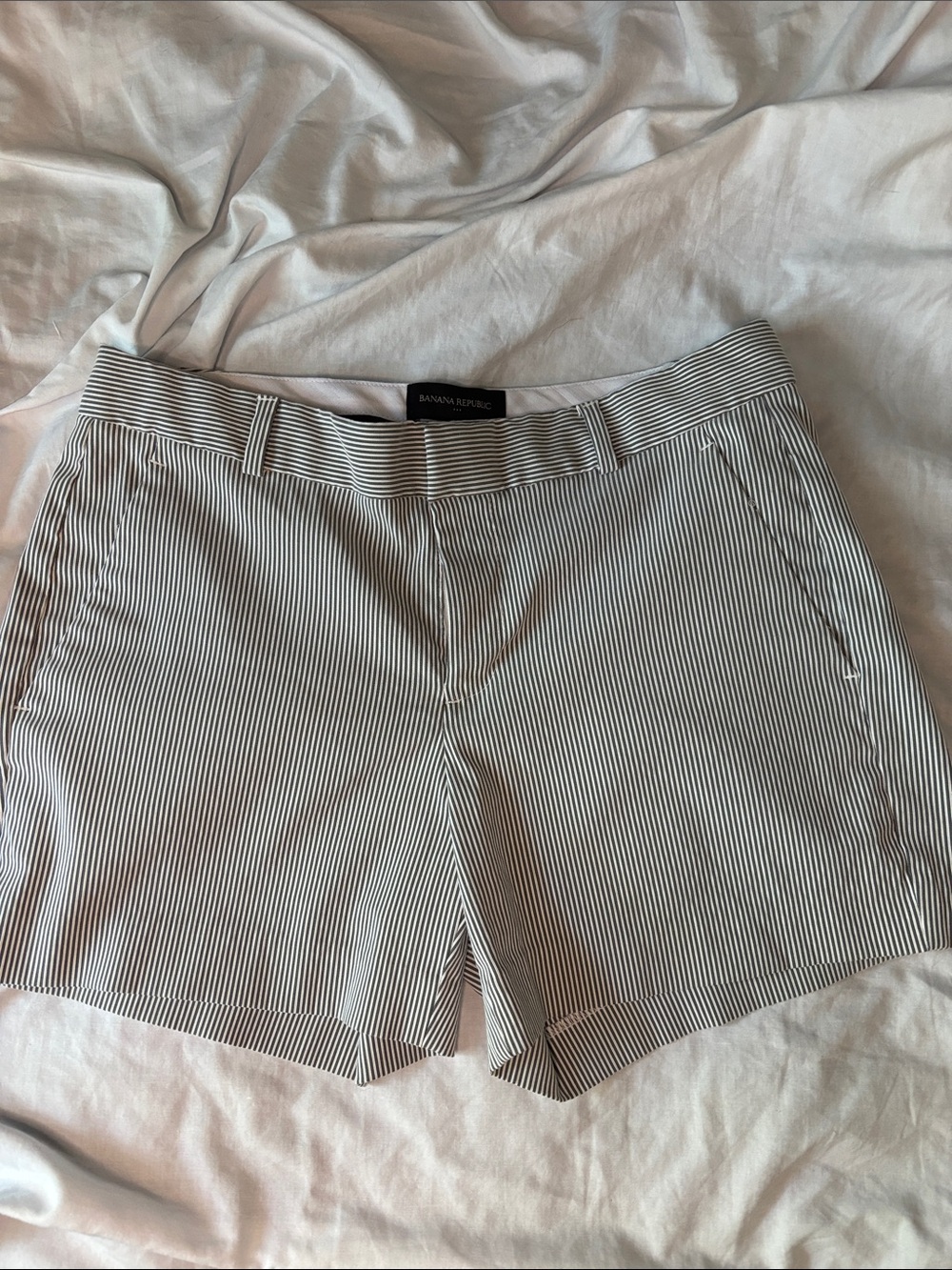 Banana Republic Gray White Pinstripe Tailored Shorts Size 2